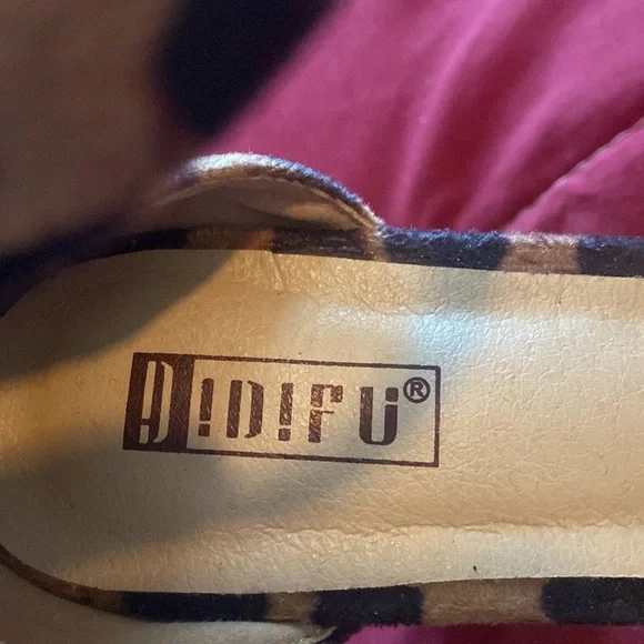 Bronze infused leopard print heels! - Picture 4 of 6